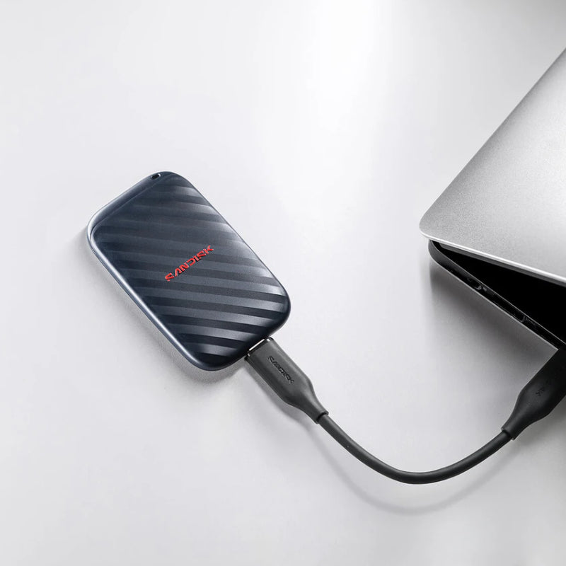 محرك أقراص صلبة SSD محمول سانديسك – سعة 1 تيرابايت / سرعة تصل إلى 600 ميجابايت/ثانية / USB-C 3.2 الجيل الثاني / محرك أقراص صلبة SSD خارجي