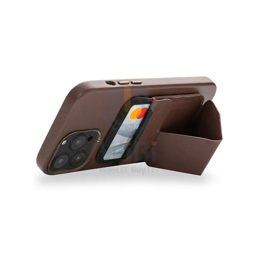 Decoded MagSafe Stand Sleeve - Chocolate Brown Accessories > Mobiles & Tablets > Mobiles
