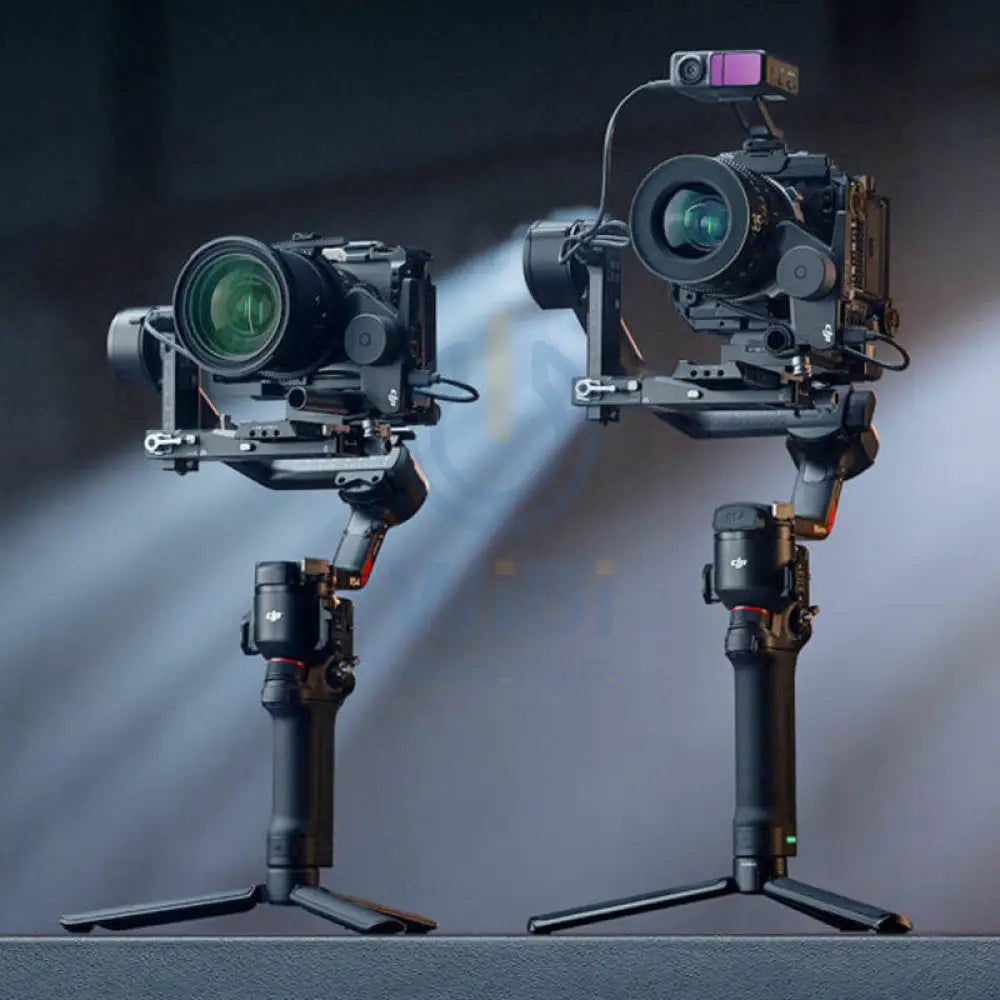 DJI RS 4 Pro Gimbal Stabilizer - 1950 mAh / 2.4 GHz / Bluetooth / USB - Black Accessories > Cameras