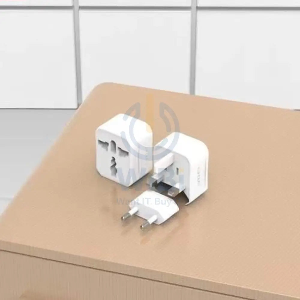 Earldom ET-LC15 6A Max Universal Travel Plug - 6A / White Accessories > Power Adapters