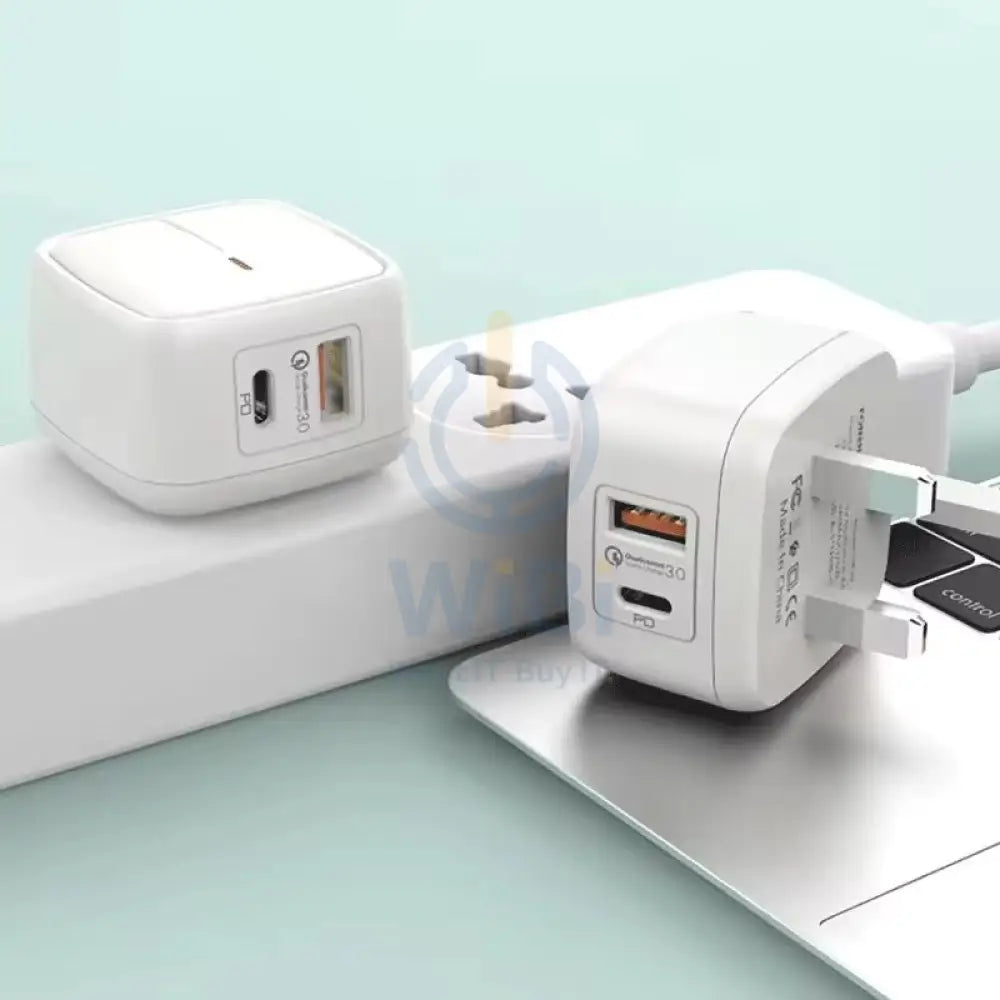 Foneng Fast Charger - UK22 / 20W / (Qc + PD) / White Accessories > Power Adapters