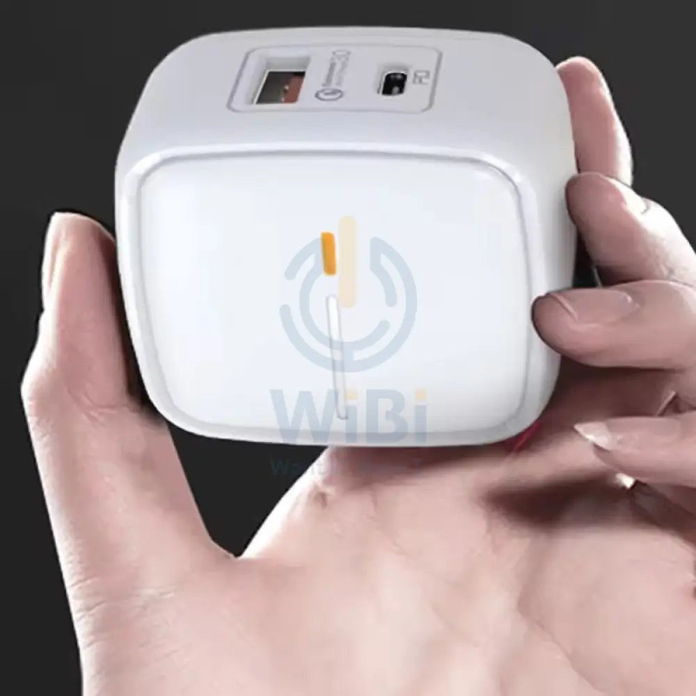 Foneng Fast Charger - UK22 / 20W / (Qc + PD) / White Accessories > Power Adapters
