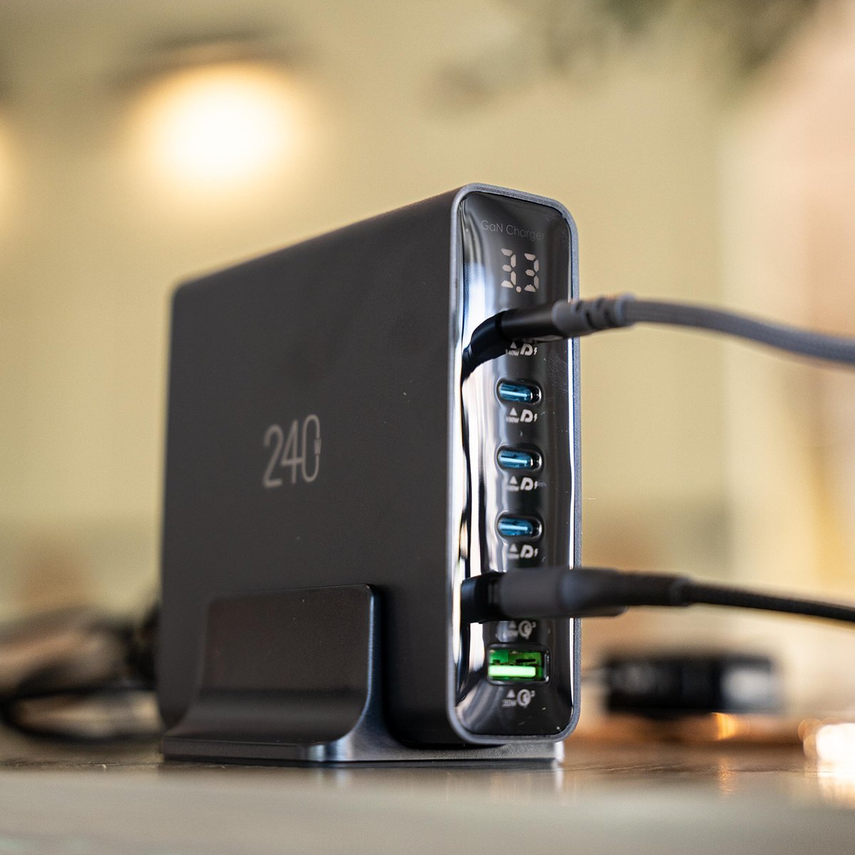 GOUI Gan Desktop Charger - 240W / USB-C / USB-A / Black