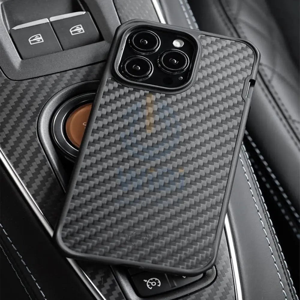 Itskins Ballistic Carbon Case Compatible With MagSafe - Apple iPhone 14 Pro / Black Accessories > Mobiles & Tablets