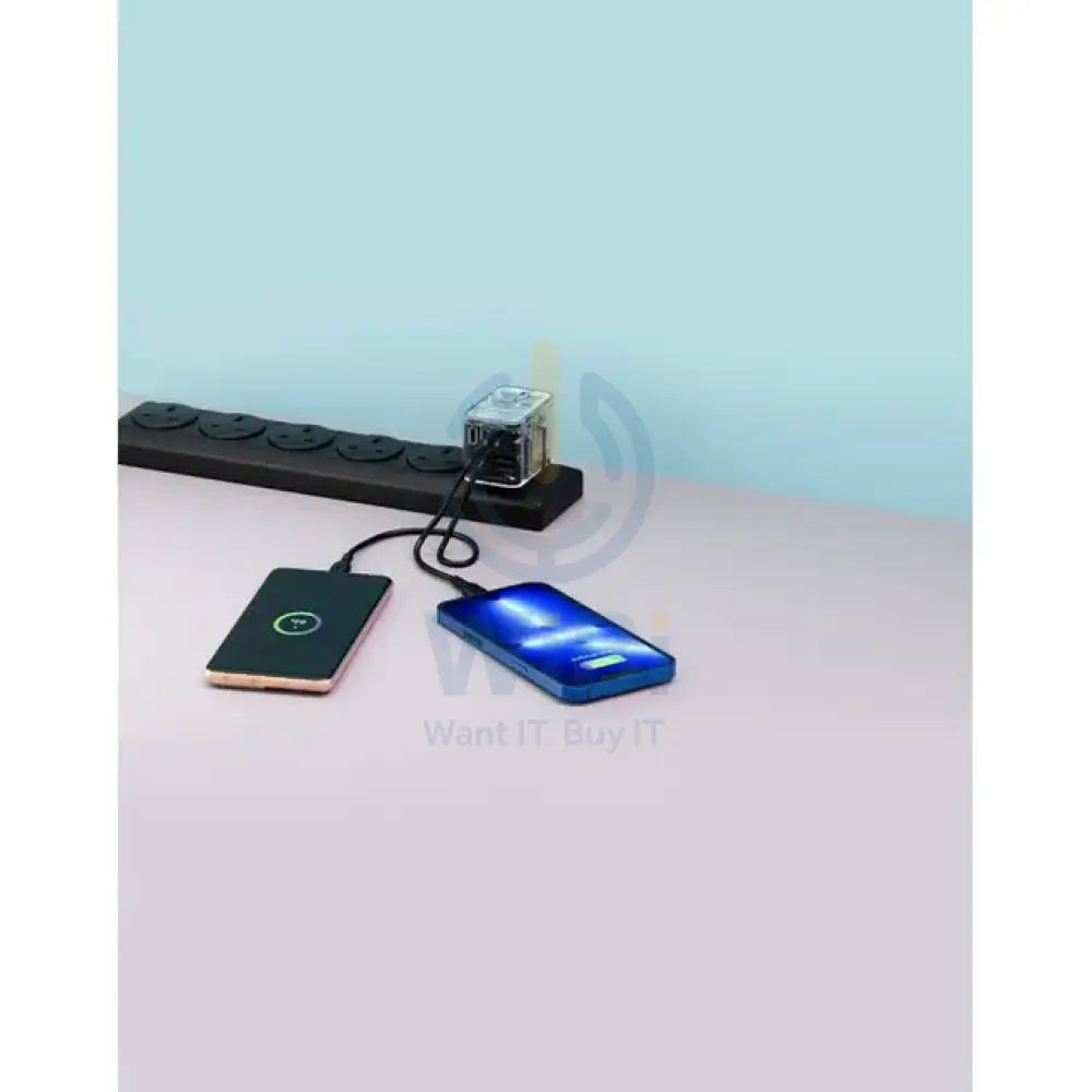 Powerology Universal Multi-Port Travel Adapter - 65W / Transparent Accessories > Power Adapters