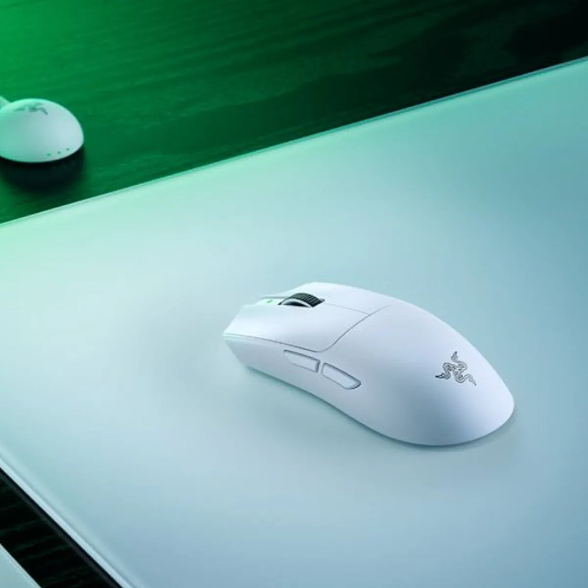 Razer Viper V4 Pro Ultra-Light Weight Wireless / Wired Symmetrical Esports Gaming Mouse - White