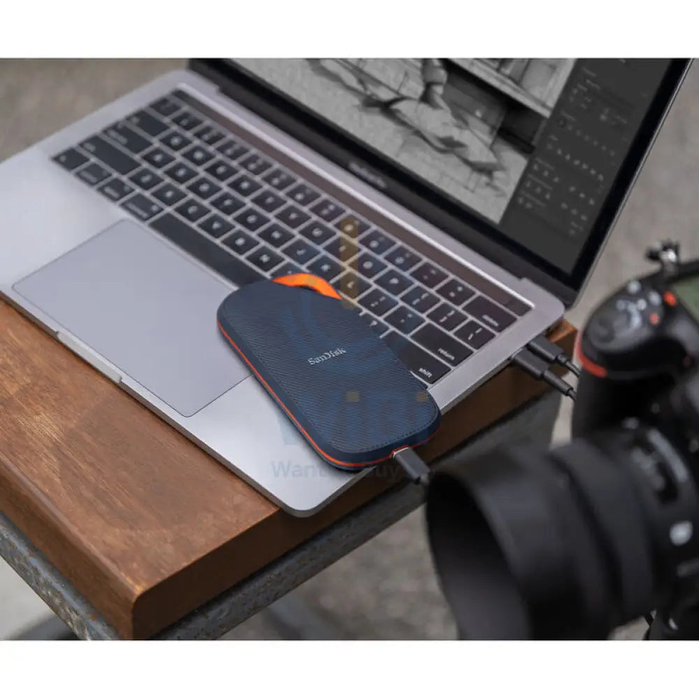 SanDisk Extreme PRO with USB4 Portable SSD - 2TB / USB-C (USB4 Gen 3x2) / Up to 3800 MB/s / External SSD (Solid State