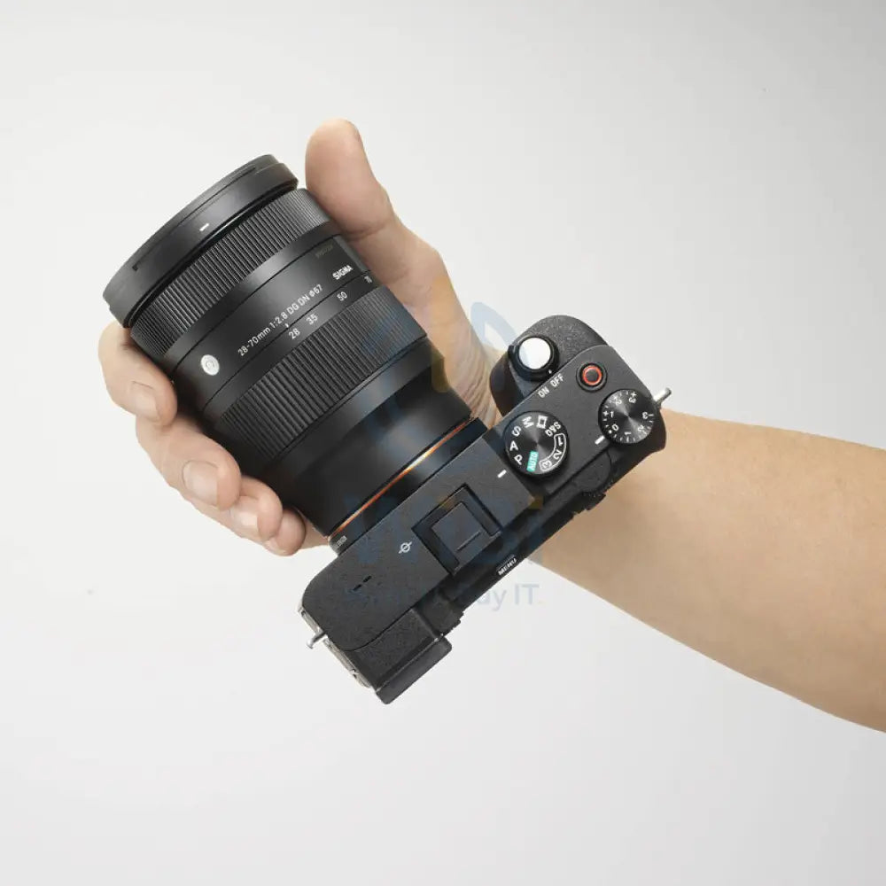 SIGMA AF 28-70MM F/2.8 DG DN (C) F/SE Cameras > DSLR Camera Lens