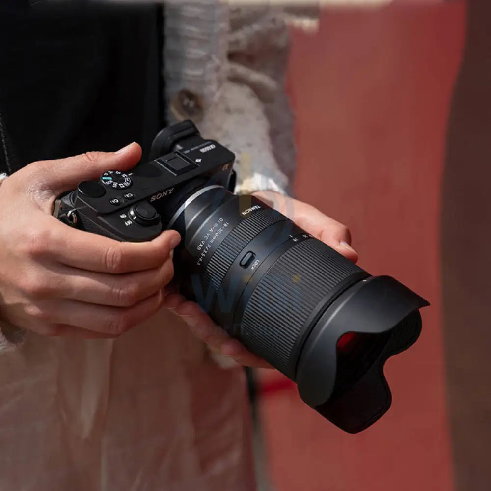 Tamron B061S Vxd Lens For Sony E (Aps-C) With Hood - 18-300Mm F/3.5-6.3 / Di Iii-A Vc - Black Cameras > DSLR Camera Lens