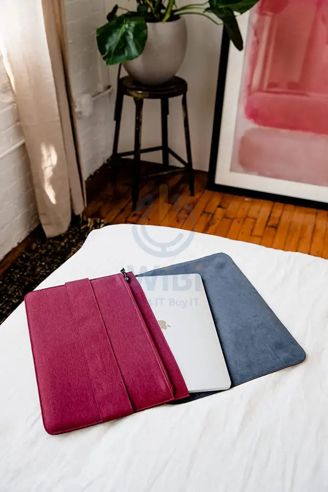 [U] by UAG MOUVE 15’’/16’’ LAPTOP SLEEVE - Aubergine Accessories > Other Laptop Accessories > Offer Zone